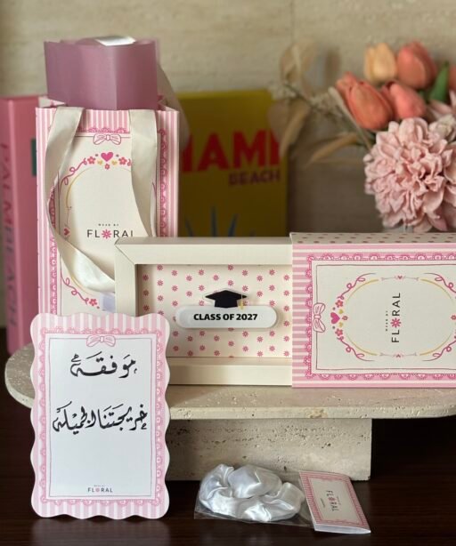 Graduation brooches & keychains